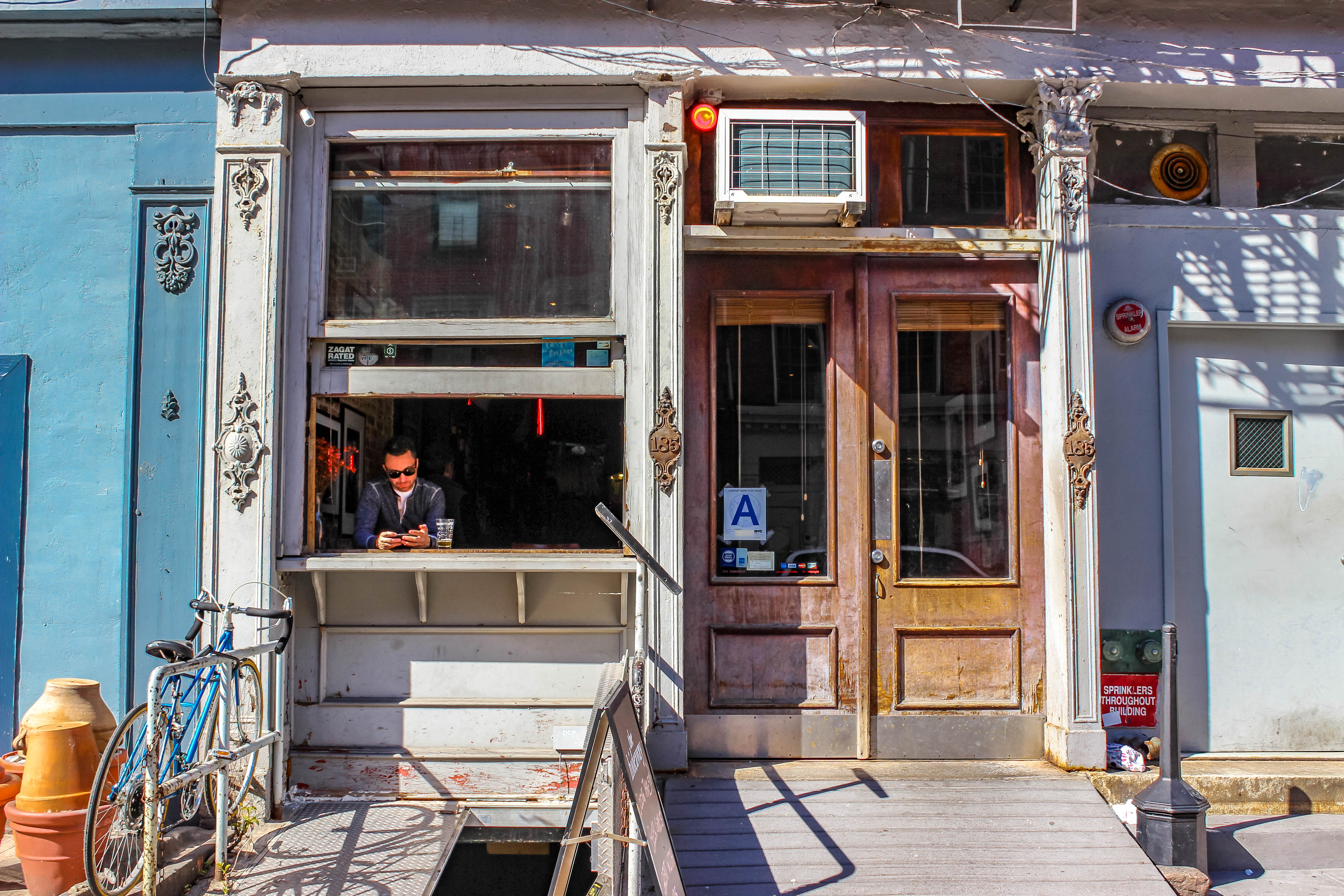 tribeca neighborhood guide the hideaway dive bar drink