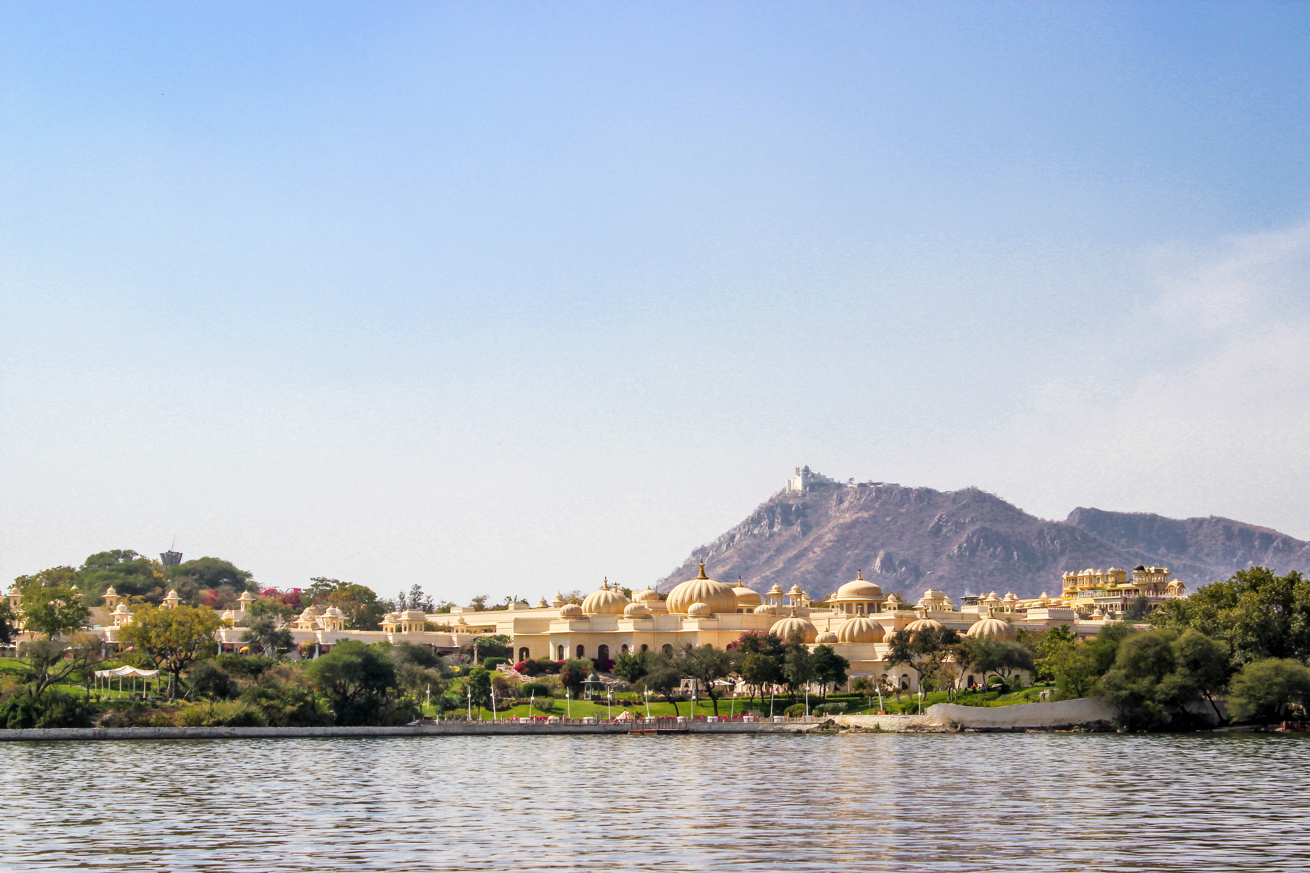 A view of the hotel arriving by boat on Lake Pichola | Photo by CompassAndTwine.com