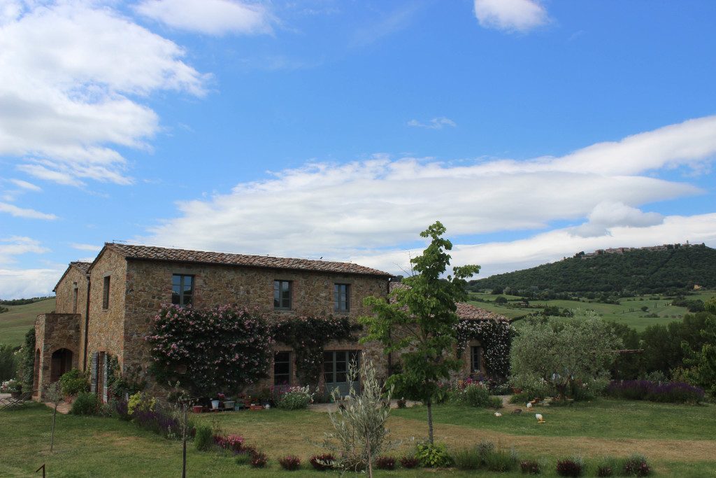 follonico bnb farmhouse tuscany italy hotel