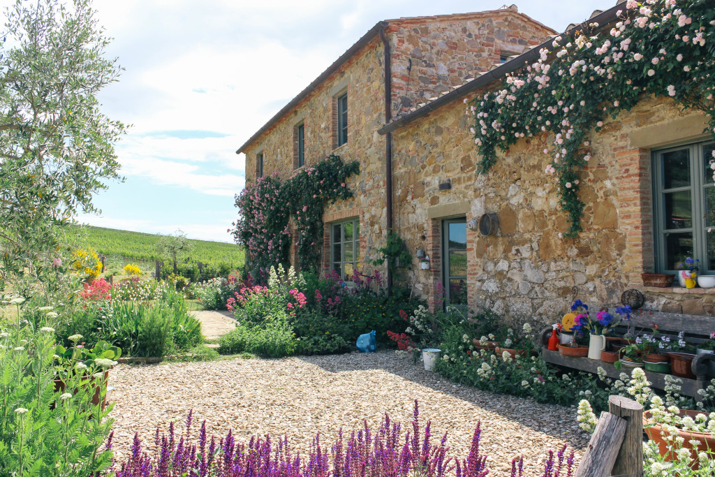 follonico bnb farmhouse tuscany italy hotel