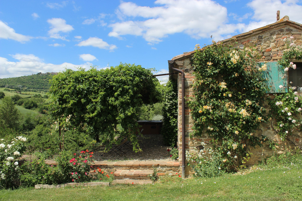 follonico bnb farmhouse tuscany italy hotel