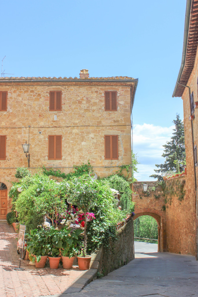 follonico bnb farmhouse tuscany italy hotel