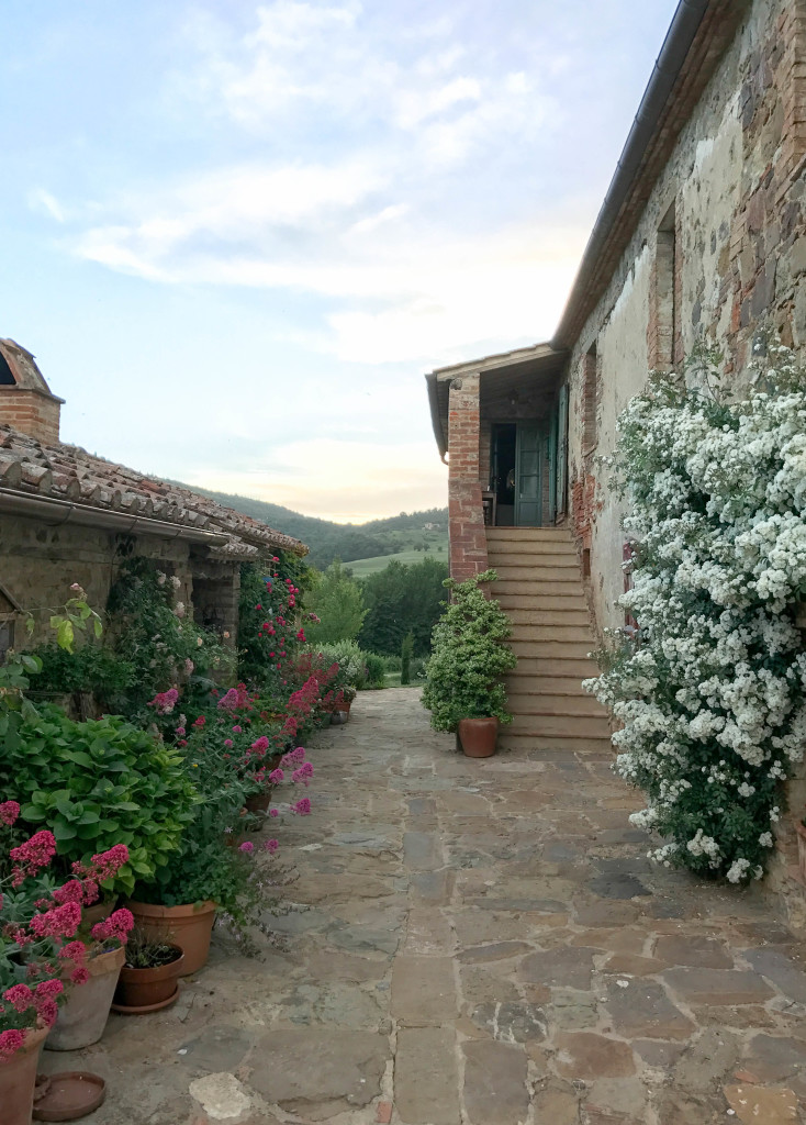 follonico bnb farmhouse tuscany italy hotel