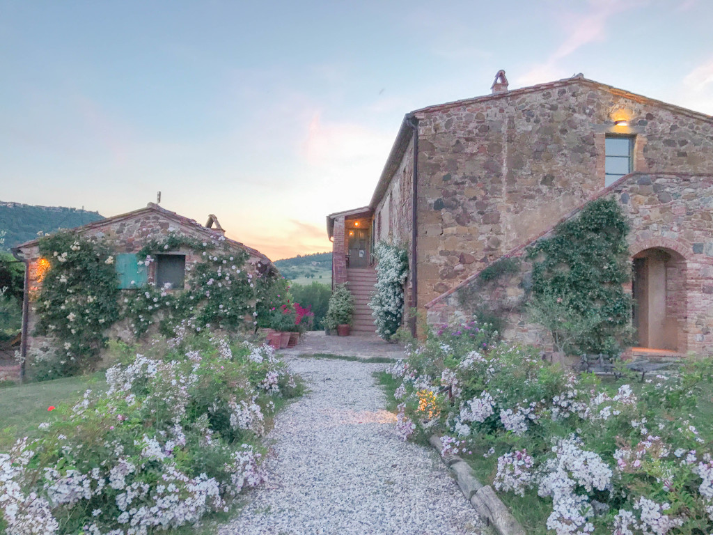 follonico bnb farmhouse tuscany italy hotel