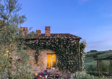 follonico bnb farmhouse tuscany italy hotel