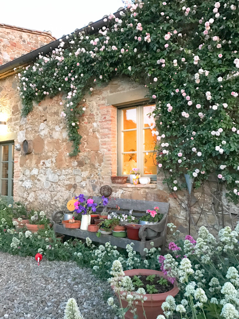 follonico bnb farmhouse tuscany italy hotel