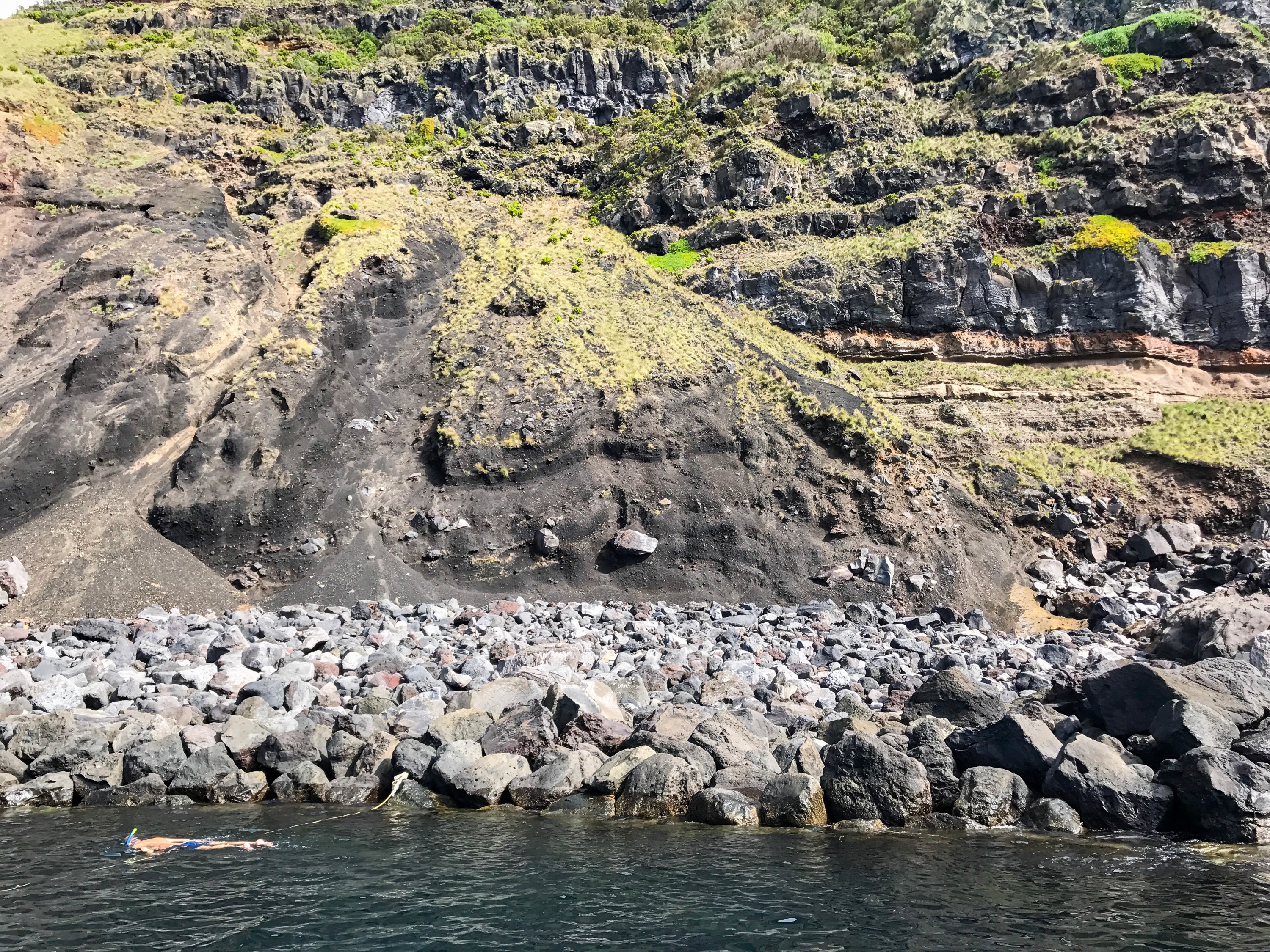 Ocean swimming hole hot springs Ponta da Ferraria Azores