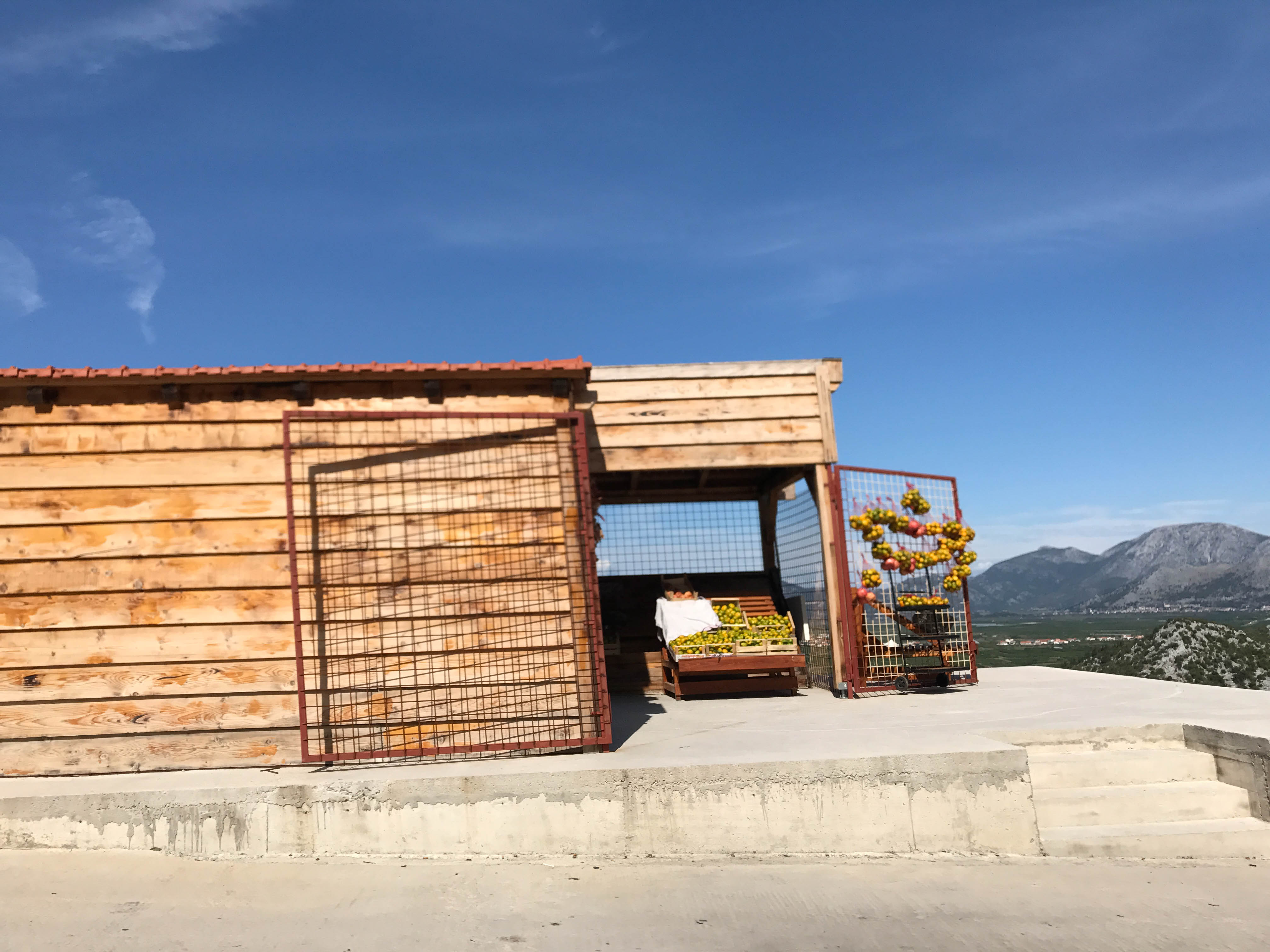 Bauernhofstand in Kroatien vor dem Grenzübergang nach Bosnien