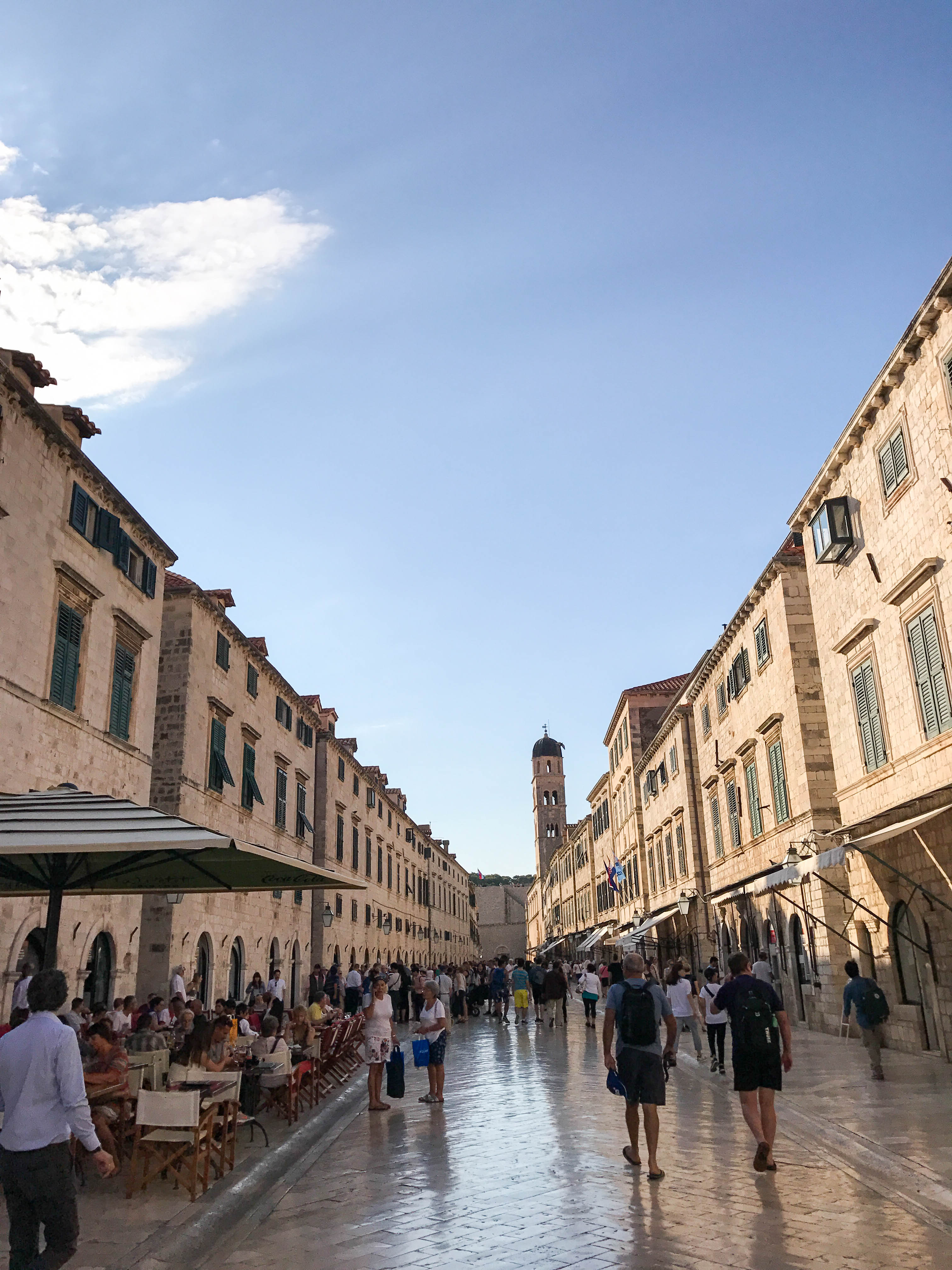 The Stadrun is the main stretch through old city, filled with shops, musicians, café, and ice creams counters.